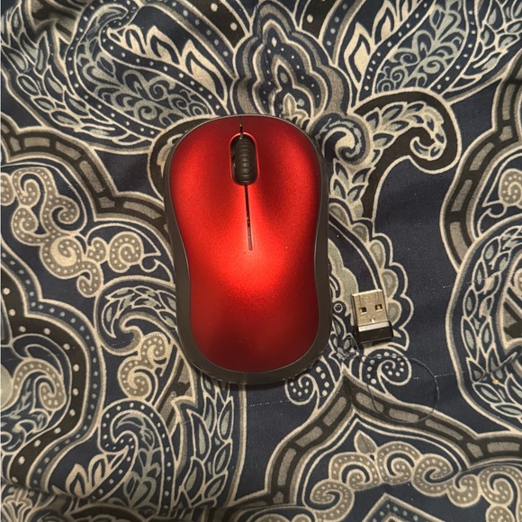 Wireless Logitech Mouse - Picture 1 of 3